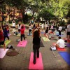 公園でヨガしよう♪　Washington Square Park: Sacred Sounds Yoga Class