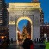 クリスマスイブはキャロルを合唱　Christmas Eve Caroling Under the Arch