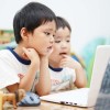 子供の「ドライアイ」に要注意！ 目の不調に加え近視リスクも