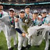 侍ジャパン優勝！歓喜の輪にイチローが？　米テレビ局「背番号51」に思わず