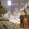 雪で濡れた路面…靴底に“あるもの”を貼ると「びっくりするほど滑らない」警視庁のライフハック