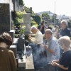 墓前に報告し「平和の旅へ」合唱