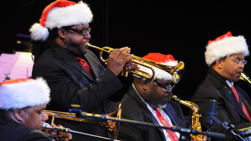 クリスマスソングでスイング Big Band Holidays Daily Sun New York