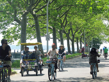 マンハッタンから約半マイル（約800メートル）南に位置するガバナーズ島 （photo: The Trust for Governors Island）