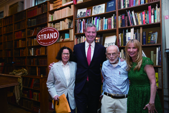 記念イベントにはビル・デブラシオ市長も駆け付けた＝26日（photo: Michael Appleton/Mayoral Photography Office）