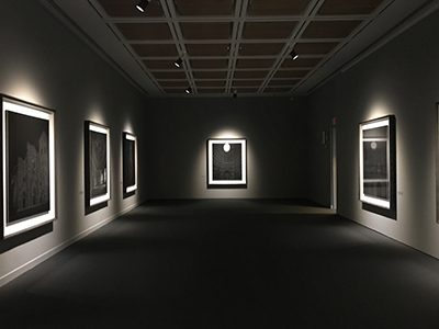 ピサの斜塔やレオナルド・ダ・ヴィンチの「最後の晩餐」を被写体にした写真もある （photo: Akihiko Hirata/本紙）