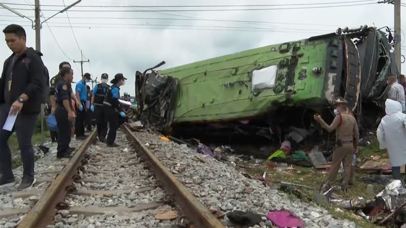 バスと貨物列車が衝突 タイ バンコク近郊で18人死亡 Daily Sun New York