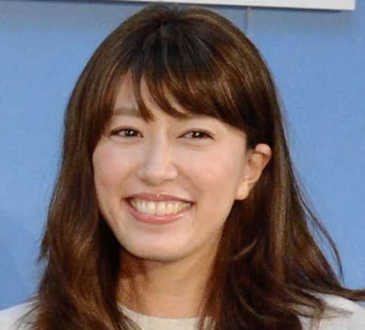 里田まい 長く豊かな髪にフォロワー かっこいい ヘアカラーしてないけど Daily Sun New York