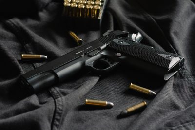 身を守るため銃を持つnyの若者 貧困地域に根付く非合法の銃文化 Daily Sun New York