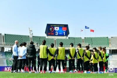 試合前なのに 韓国代表の練習場のスコアボードに 韓国3 1中国 中国メディア Daily Sun New York