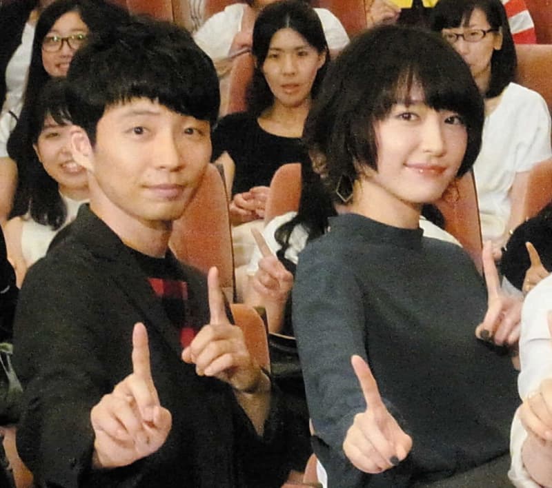 星野源と新垣結衣 紅白で恋ダンスコラボ いま思えばラブラブ Daily Sun New York