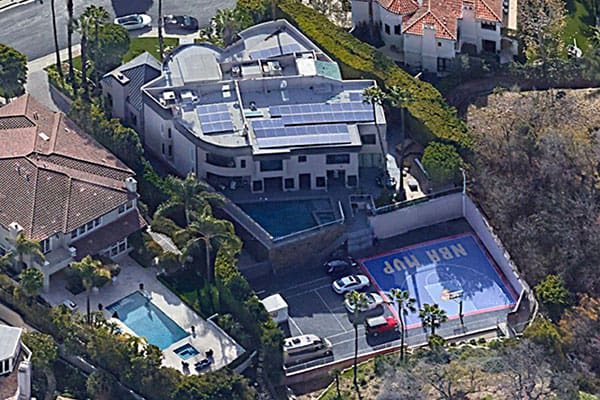 氷室京介、カリフォルニアの7億円豪邸を10億円で売却…本棚には『宇宙